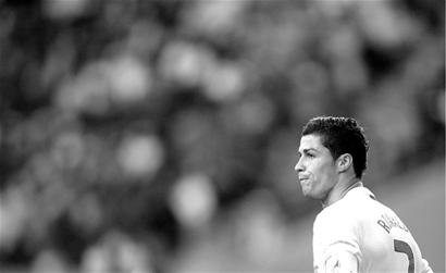 巴萨官方：费尔明右腿比目鱼肌轻微受伤，将缺阵大约两周（巴萨通报：费尔明右腿比目鱼肌轻伤，预计休战约两周）