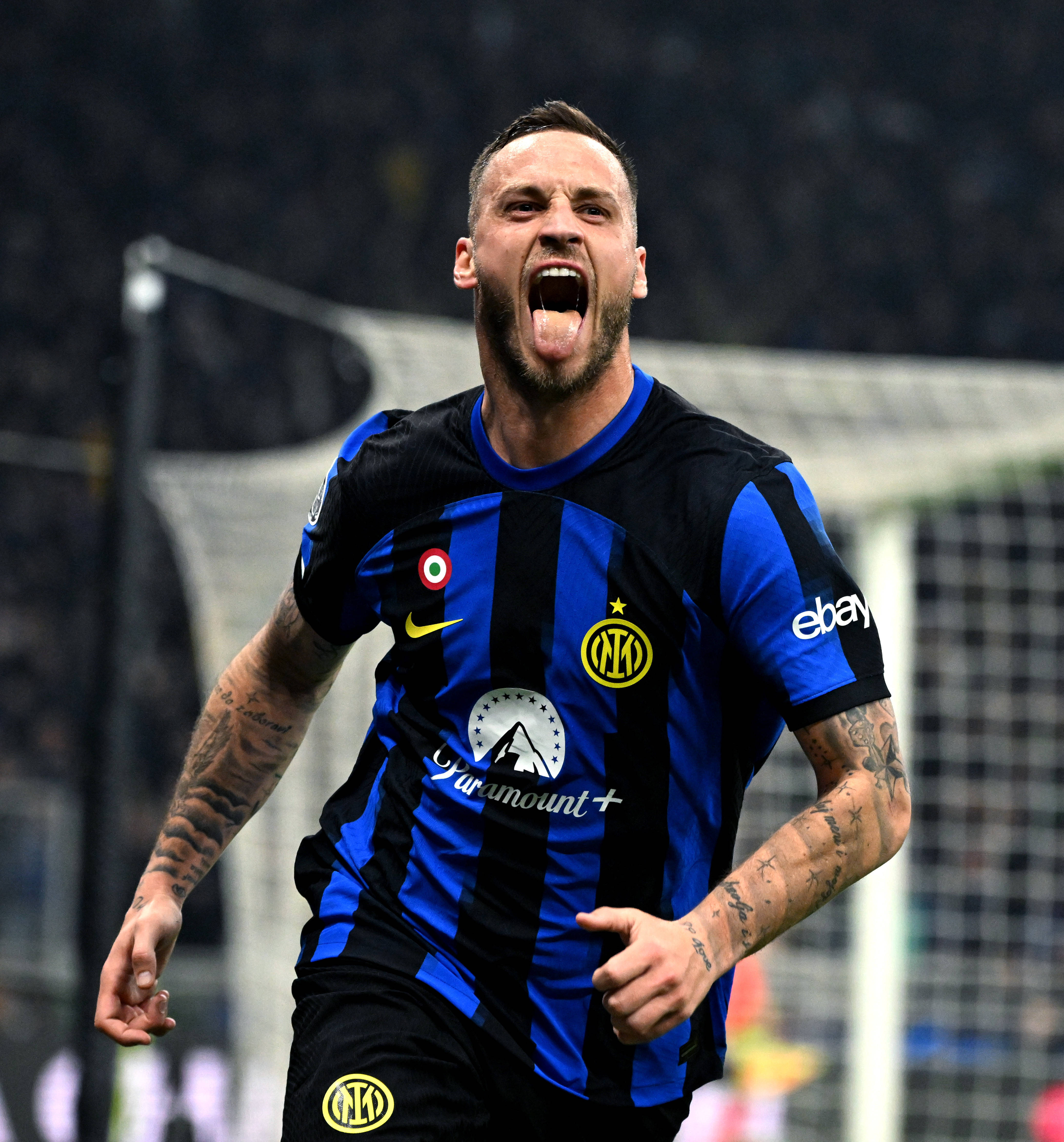 杰曼下半场狂砍22分，超远三分为北京队锁定胜局（杰曼下半场爆砍22分，超远三分一锤定音助北京队取胜）