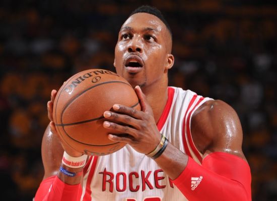 杨瀚森遭强攻，开拓者赛事被迫暂停（杨瀚森遭猛烈冲击，开拓者比赛紧急中断）