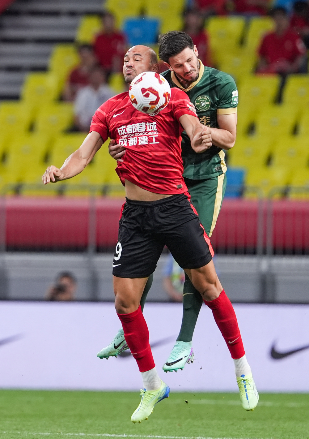 英超的节礼日之战，球迷的圣诞大餐！（英超节礼日大战，献给球迷的圣诞盛宴）