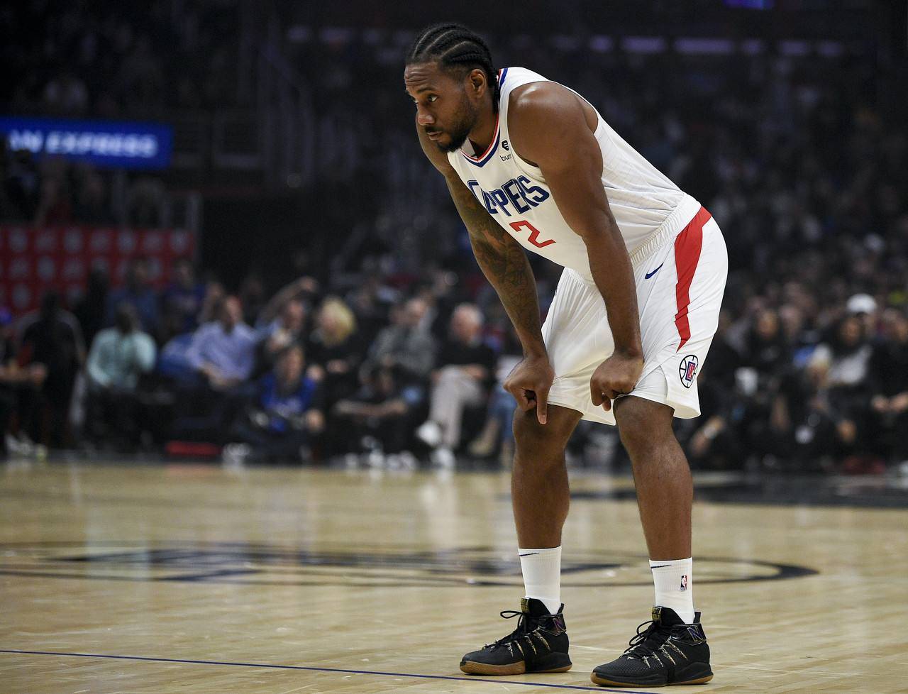 米体：米兰双雄未进决赛让意超杯遇冷，主办方用幕布遮盖空位（米体：米兰双雄无缘决赛致意超杯冷清，主办方以幕布遮挡空座）