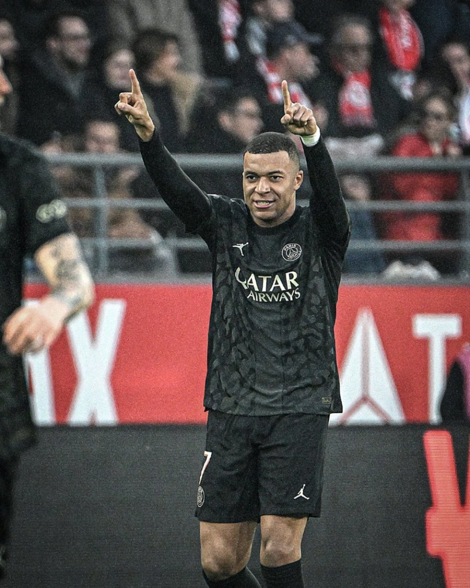 上来就杠上了！狄龙单打詹姆斯 连续转身突破上篮回应（开局就火拼！狄龙单挑詹姆斯，连续转身突破上篮强势回应）