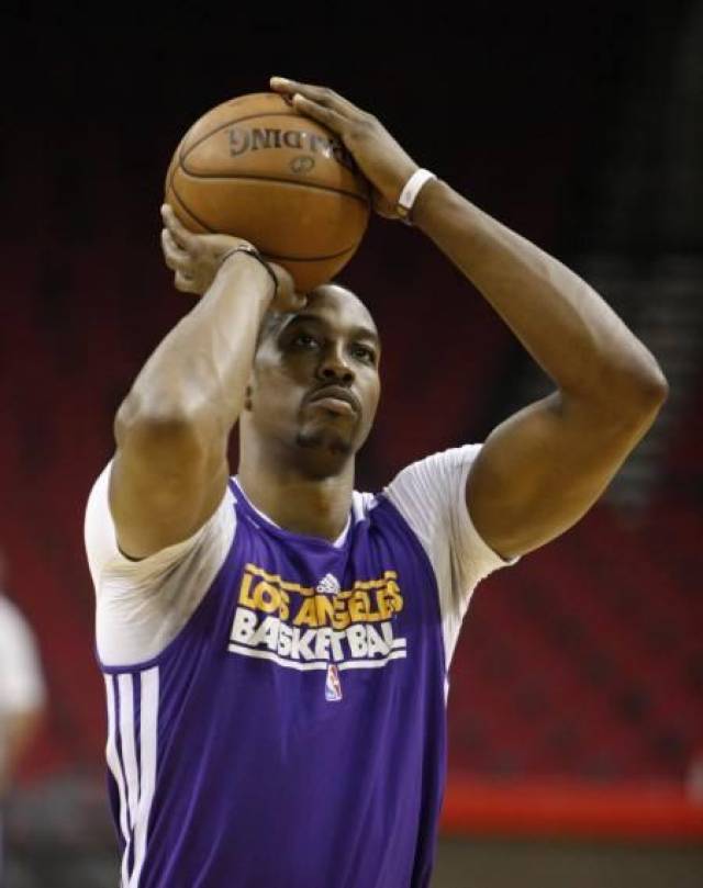 广东一夜3消息！杜锋吃徐杰醋，张皓嘉被彻底放弃，麦考尔复出（广东队一夜三讯：杜锋对徐杰生醋意，张皓嘉遭彻底弃用，麦考尔完成复出）