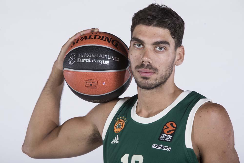 萨拉赫宣布与斯洛特关系破裂，访谈内容公开，或遗憾告别利物浦（萨拉赫公开与斯洛特决裂，访谈披露细节，或无奈告别利物浦）