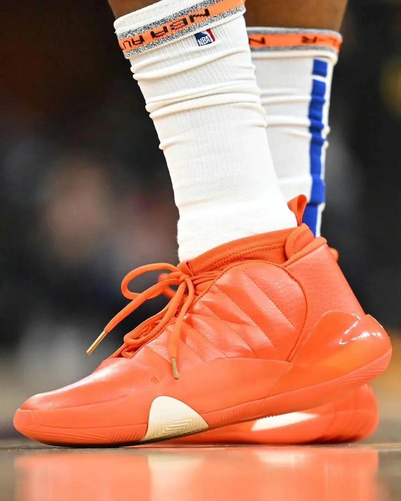 解说：独行侠与浓眉没有不合 他们对交易浓眉获得的回报期待很高（分析：独行侠与浓眉关系良好，球队对浓眉交易回报抱有高期待）