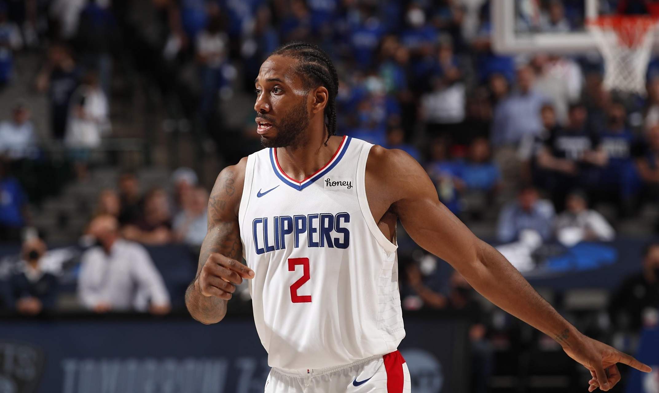 珀斯光荣vs悉尼FC首发：塔加特出战，潘宁顿、基斯佩先发（首发出炉：珀斯光荣对阵悉尼FC，塔加特登场，潘宁顿与基斯佩先发）