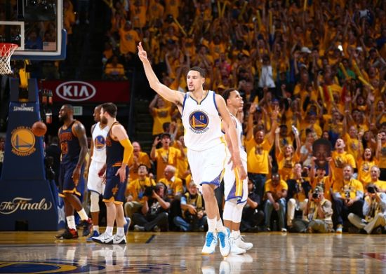 约基奇本赛季投篮命中率60%三分命中率40%，历史首人（约基奇本季投篮命中60%、三分命中40%，史上第一人）