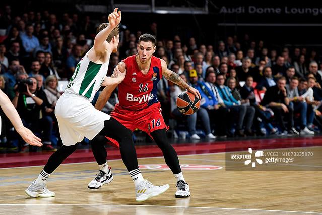 利物浦主场1-1战平升班马桑德兰，迎来赛季首个平局（利物浦主场被升班马桑德兰1-1逼平，收获赛季首个平局）